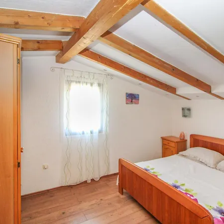 Ajla By Interhome Vikendica