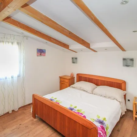 Ajla By Interhome Vikendica